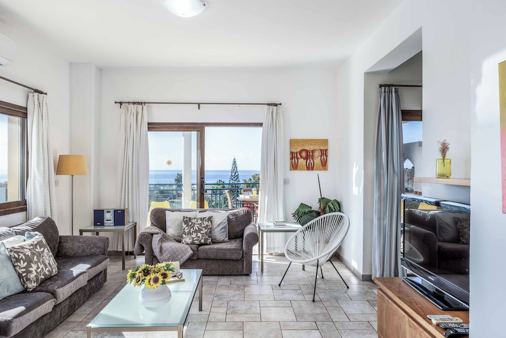 Apollon Dionysus Villa