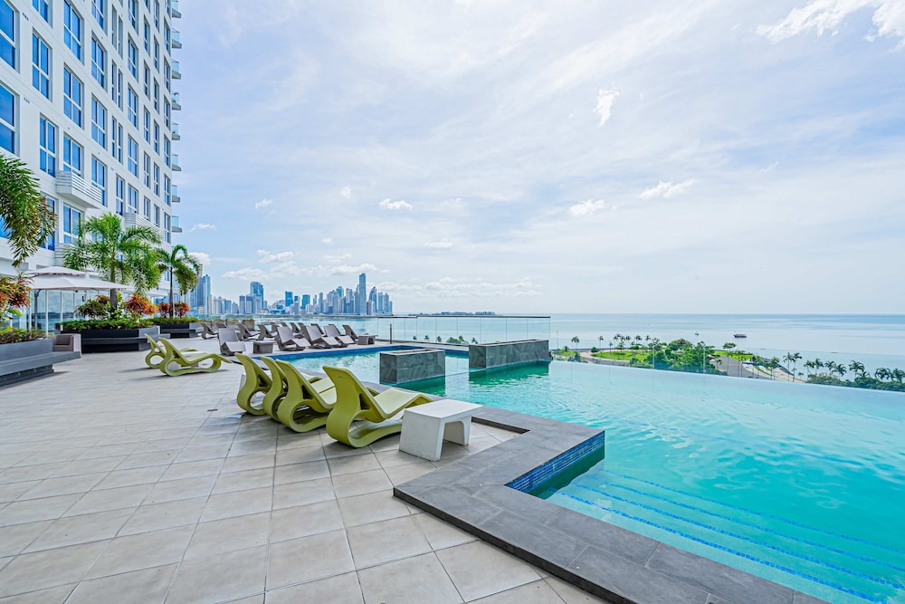 w Dreamy 1BR w Stunning Cinta Costera Views