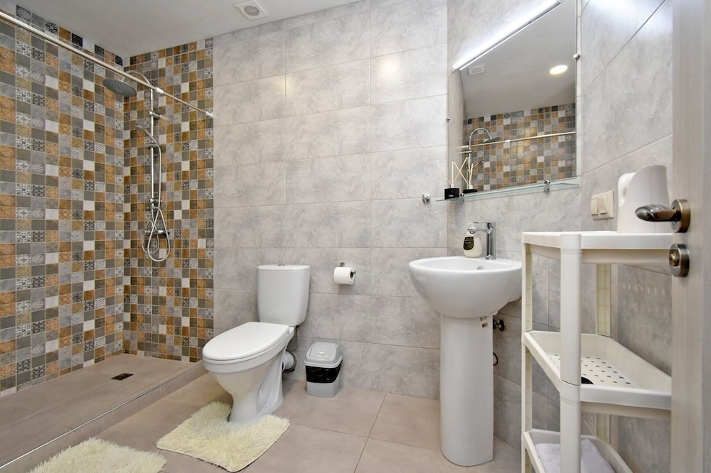 Apartment by Luxe Group MA331