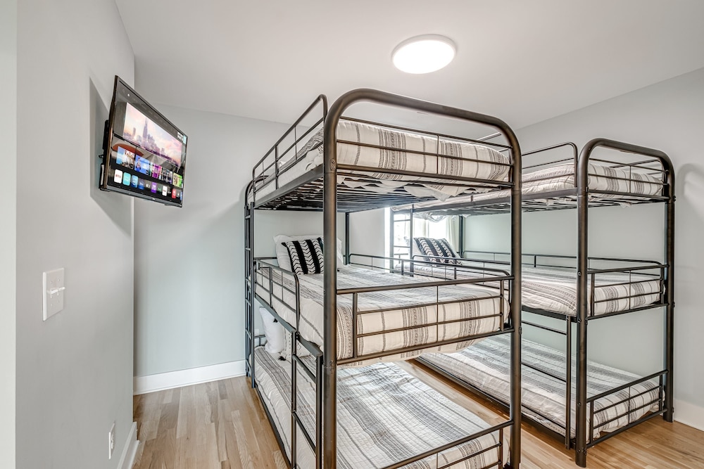 Rooftop DT City Views - Bluebird Karaoke - 14 Beds