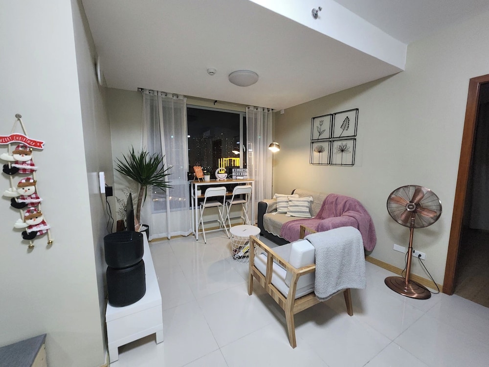 Cozy 1BR Condo in Mandaluyong City With City Skyline View
