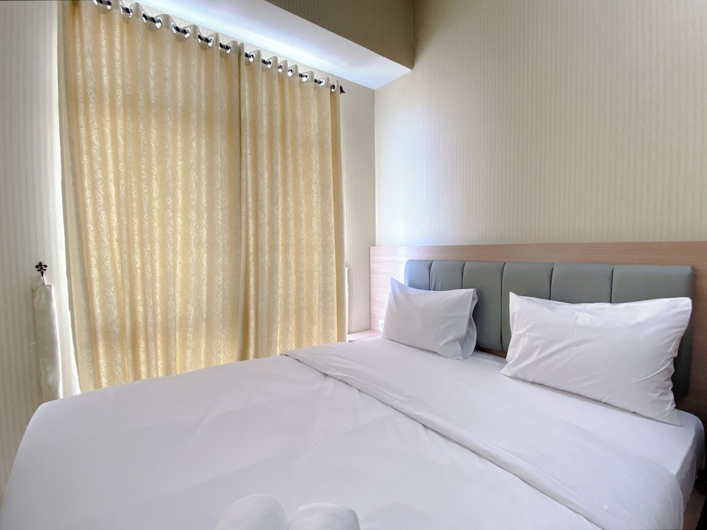 Minimalist And Enjoy Living 1Br Vasanta Innopark Apartment