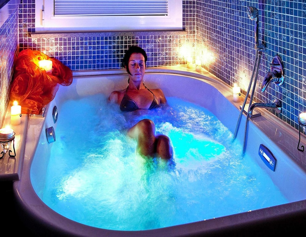 Apartment in Vinci With Pool & Wellness