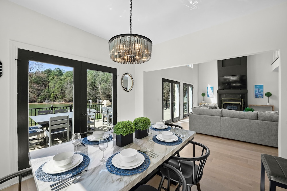 Knotty Pines by Avantstay Lake Views Renovated