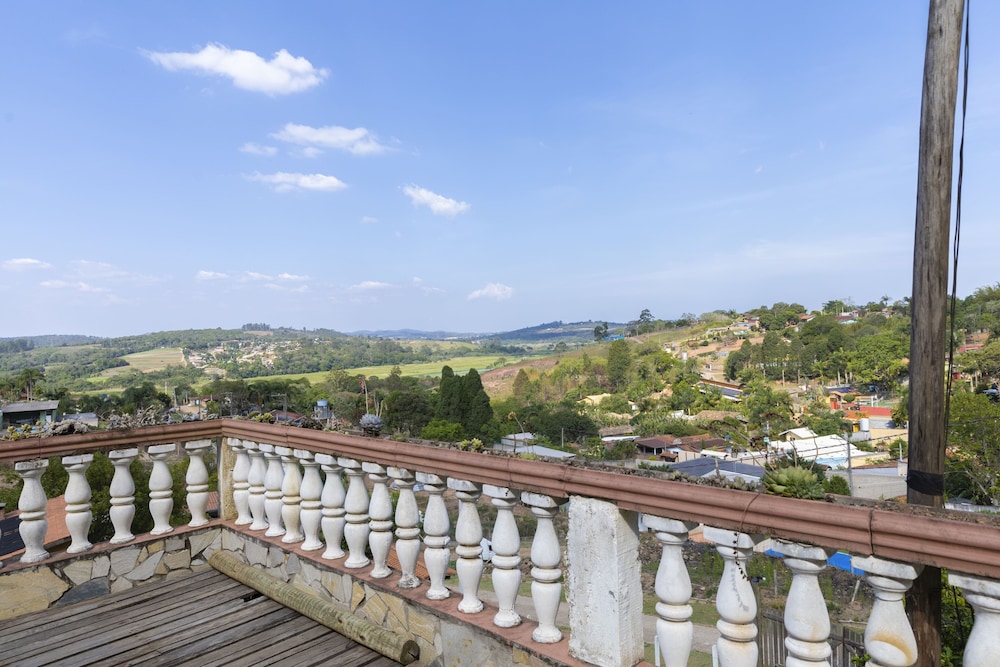 Sítio com 5 suítes e piscina