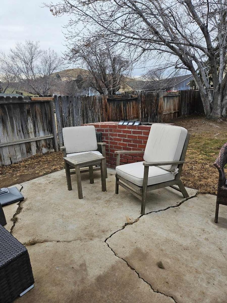 Cozy Family Haven in Sparks - Pet Friendly - Fenced Yard