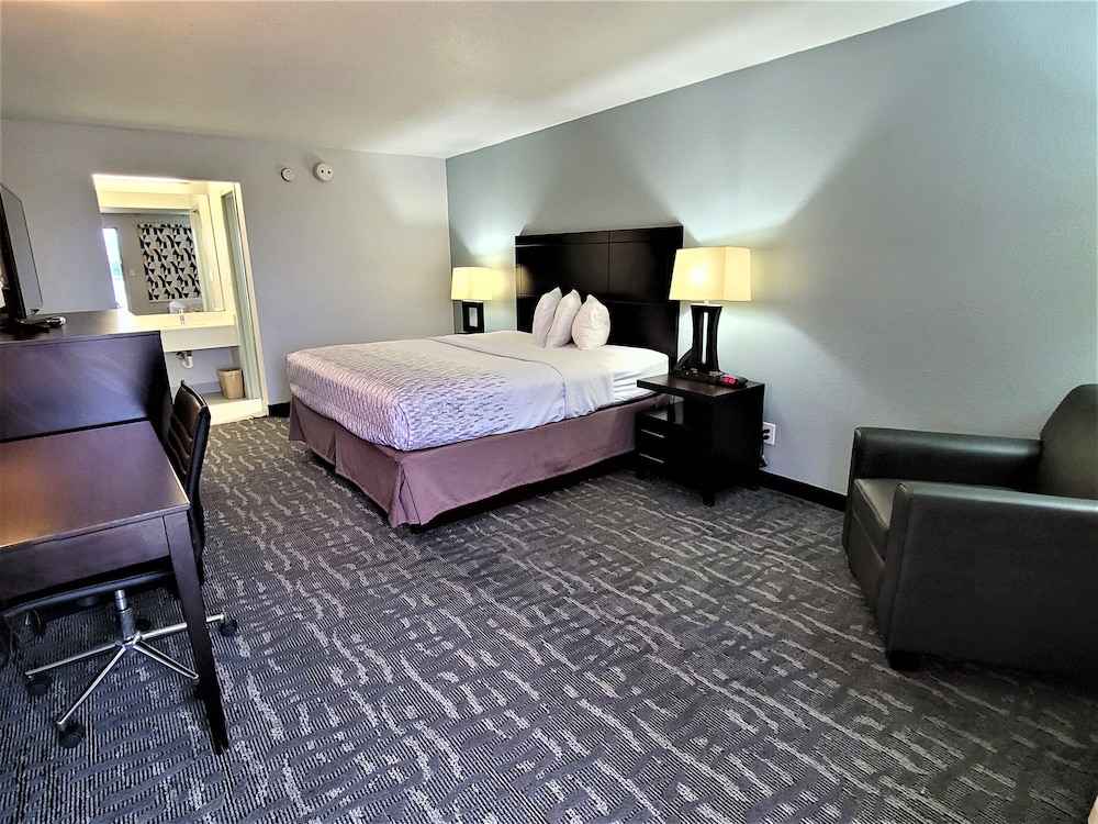 Inn of Rockwall - Property Image 3