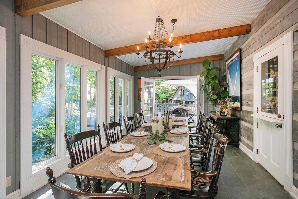 35 Acre Villa w/ Pool, Spa, Wine Cellar & Gym + Near Golf Club La Pearla Ranch by Avantstay