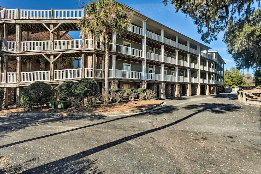 3rd-floor Riverfront Condo: Walk to Downtown Eats! view 4