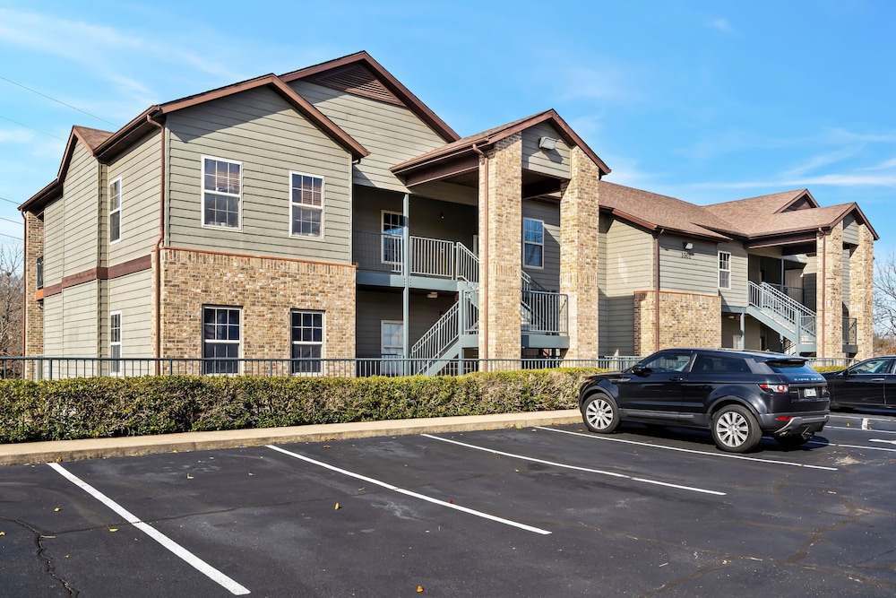 Fore Seasons Golf Condo - 5 Min to Silver Dollar!