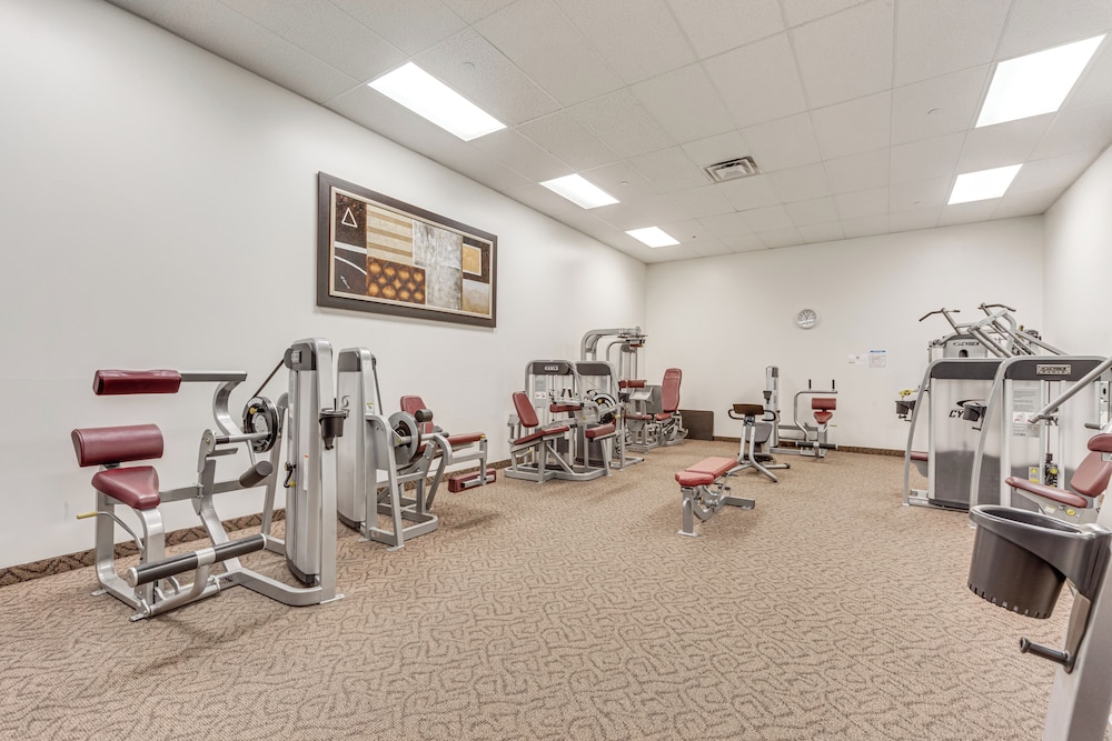 In Golf Course Community: Palm Desert Escape!