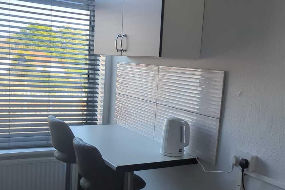 2 Bed-sleeps 3-free Parking-5 Min To Beach