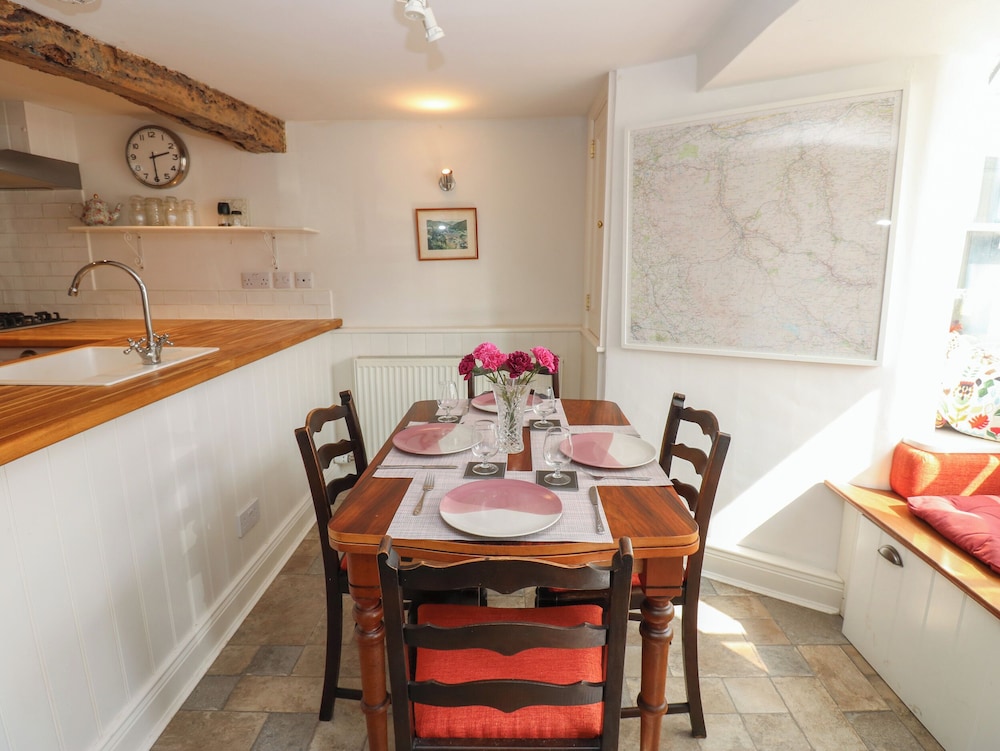 Cross View Cottage