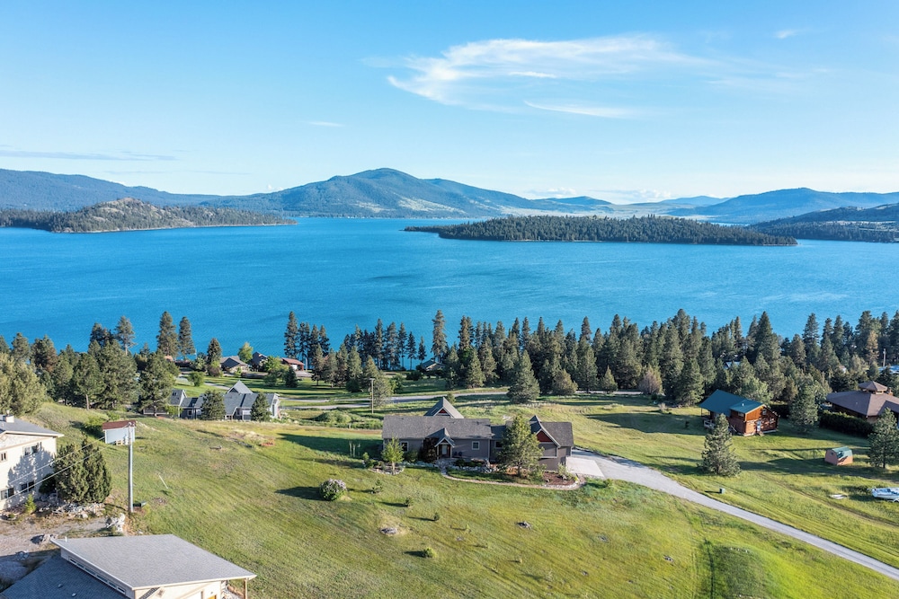 Spectacular Lake-view Retreat w/ Deck, Grill