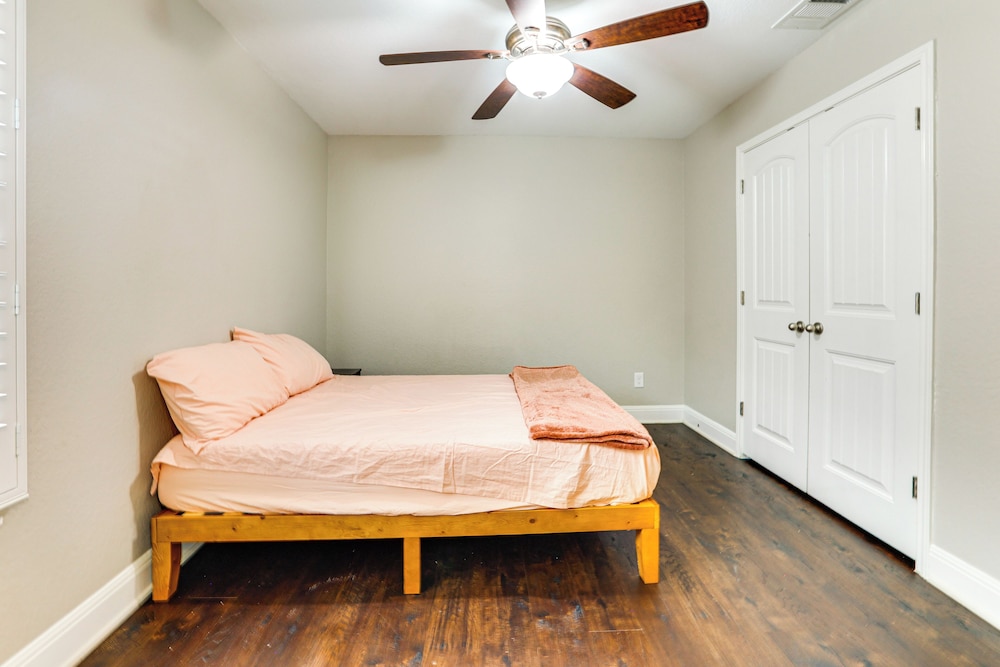 Group Getaway w/ Pool Access in San Antonio!
