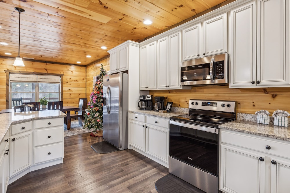 Eden Of The Smokies 5 Bedroom Cabin