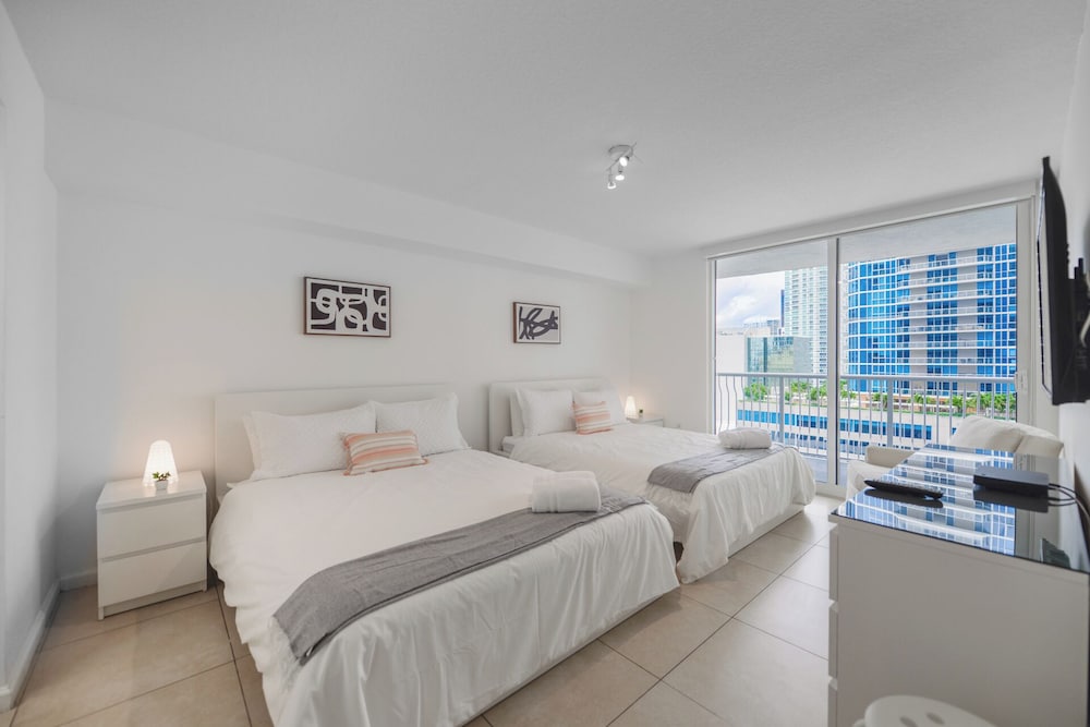 Chic Brickell Condos – Prime Location