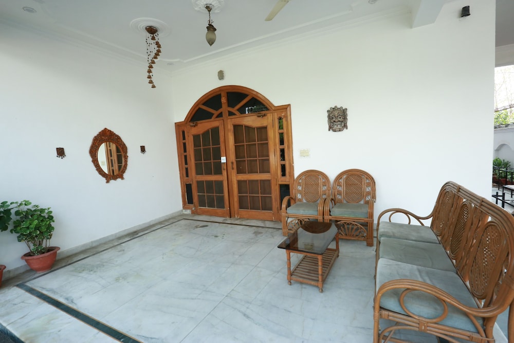 OYO 5634 IVY Stays - Manoj Pandey Chowk