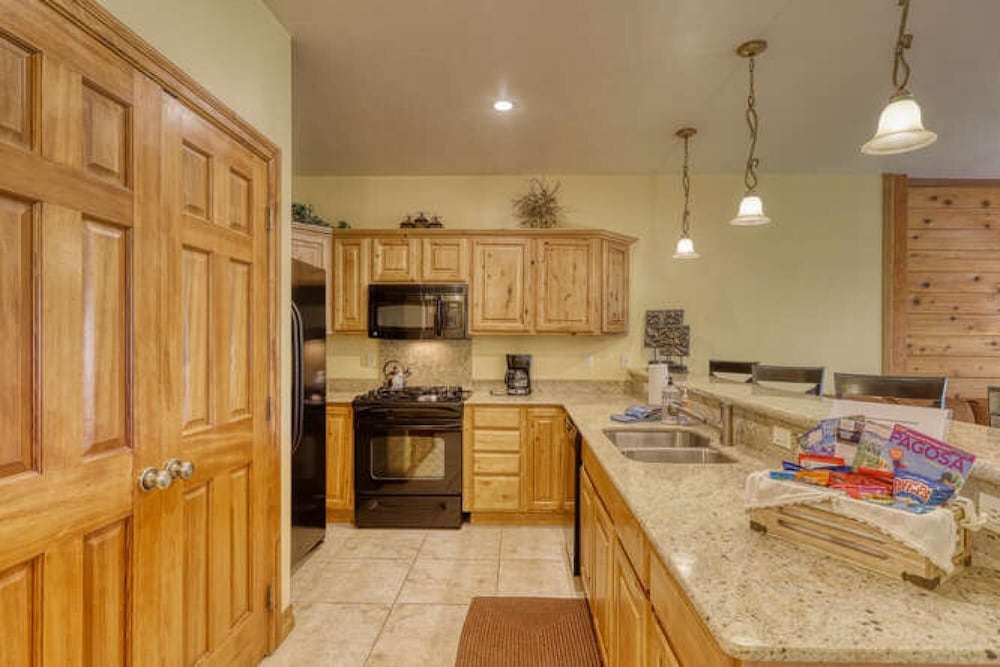 A C Cozy Pet Friendly One Bedroom Condo view 3