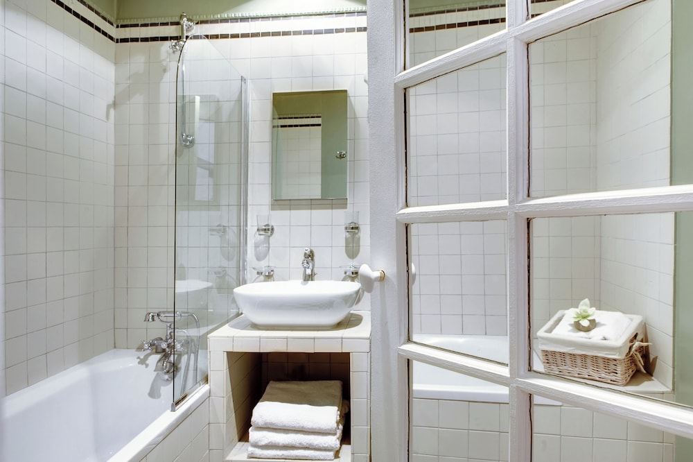 Paris Marais Central Residence
