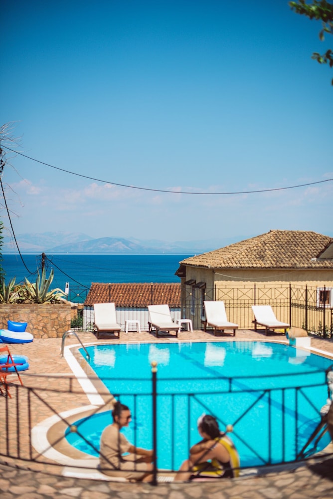 Avra Paradise Aparthotel