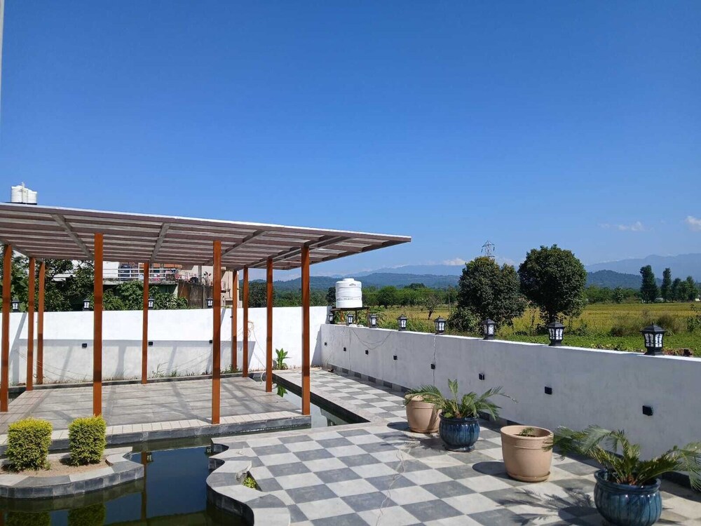 Aarav Hotel