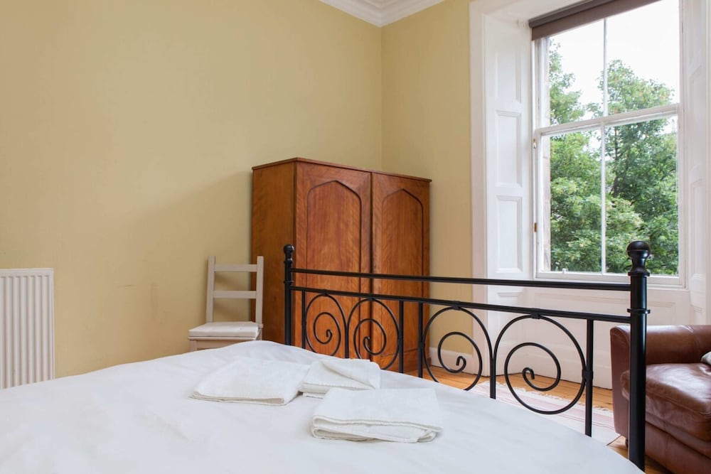 Amazing 4 Bedroom Apartment Just Off The Meadows