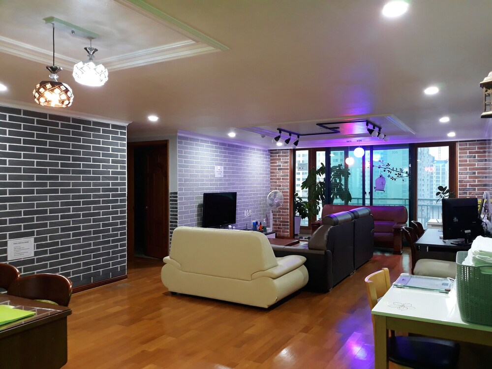 Good Moments sharehouse