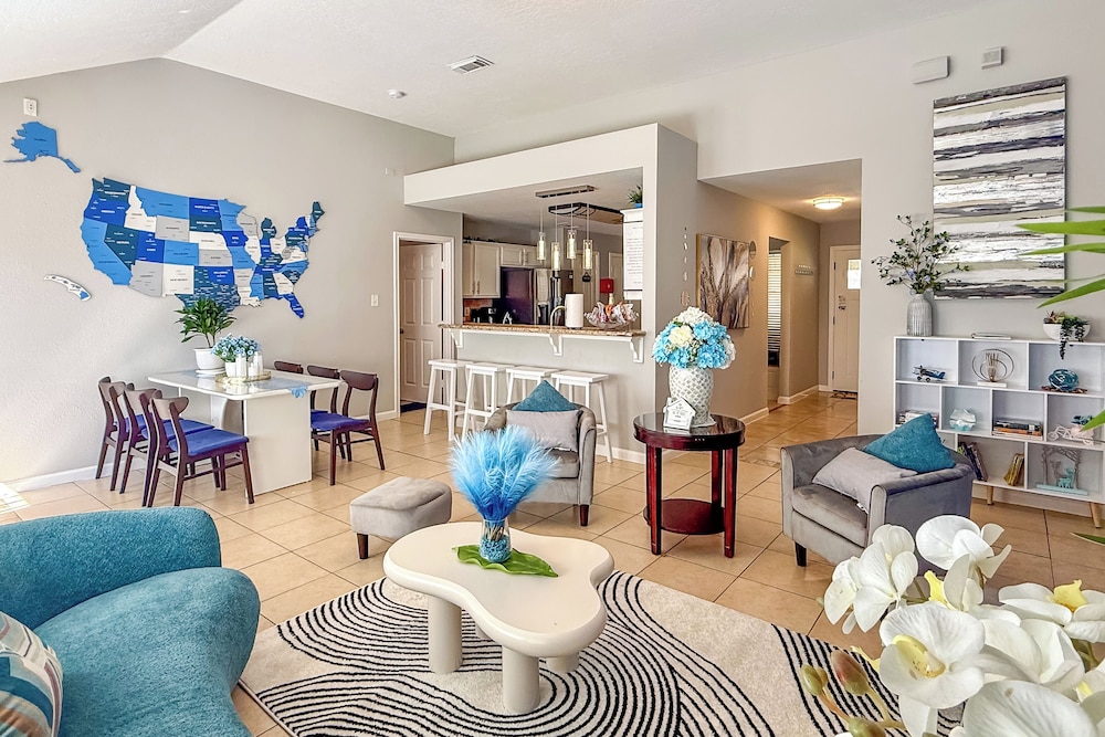 Swim & Unwind: Pet-friendly Home in Spring!