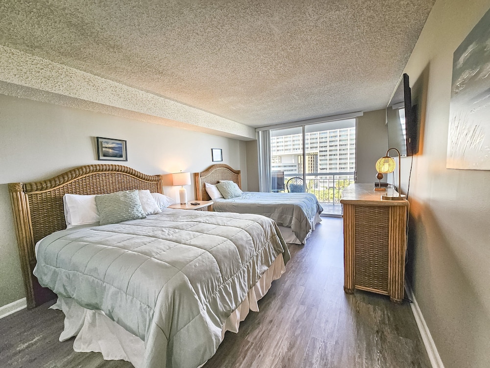507 South Hampton 2 Bedroom Condo