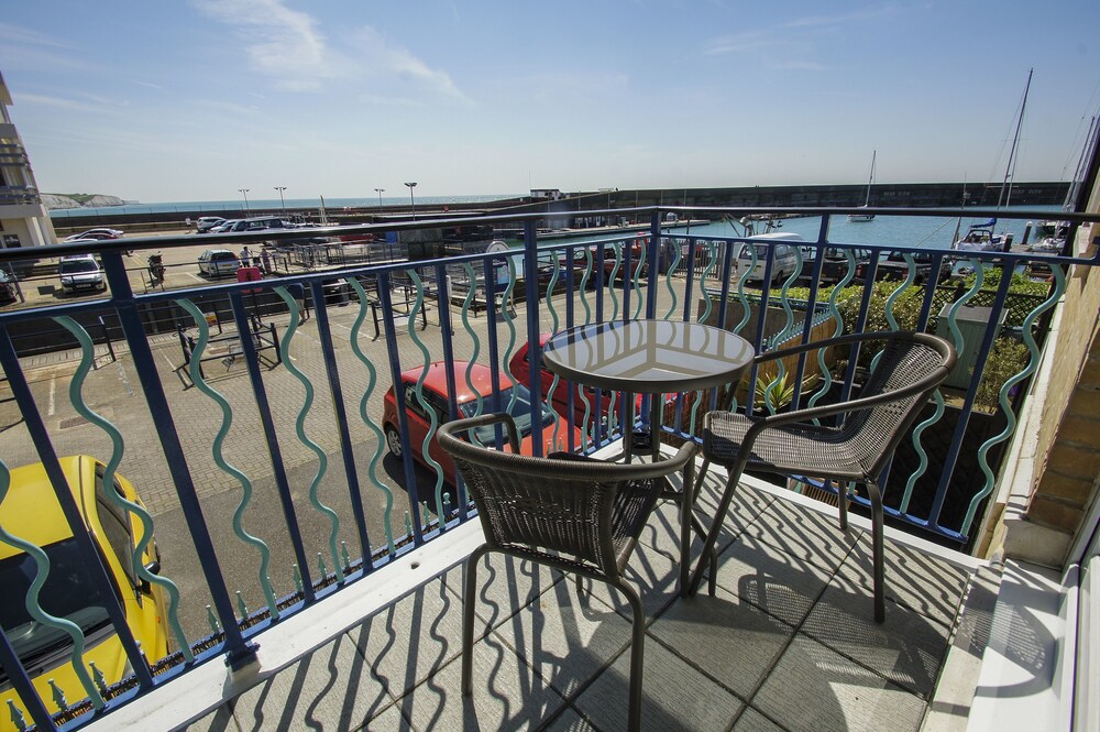 Marina Apartment Parking by Brighton Holiday Lets