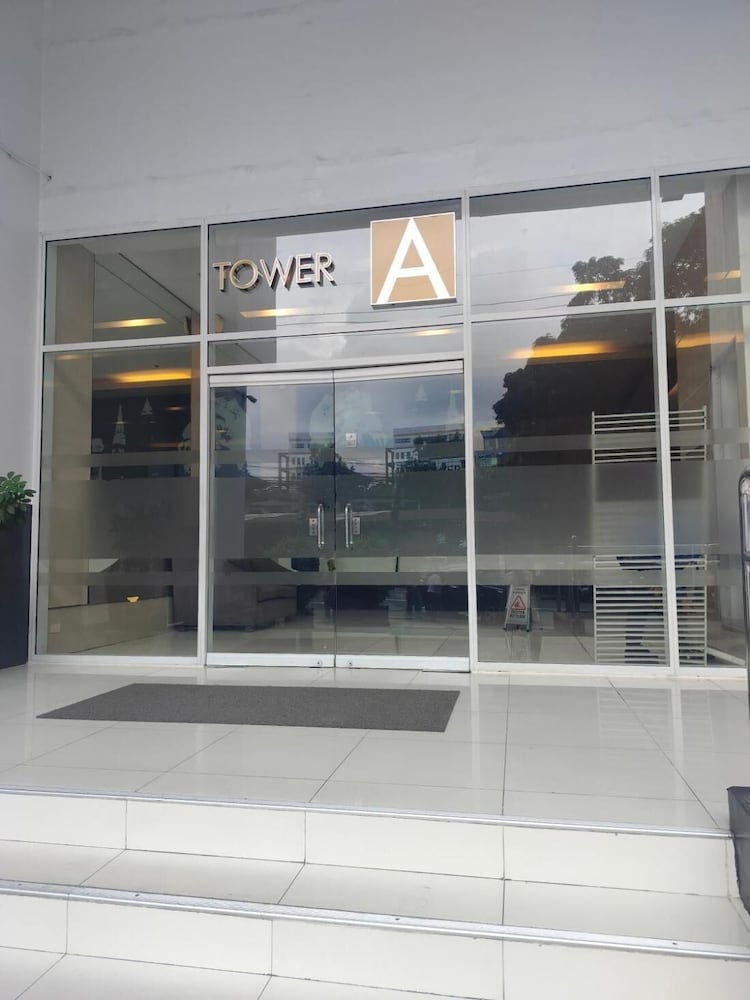 Luxurious 9th Floor Studio in Quezon City With Private Pool