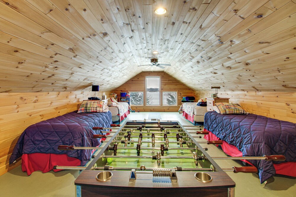 Dock & Foosball: Esquagama Lake Family Cabin