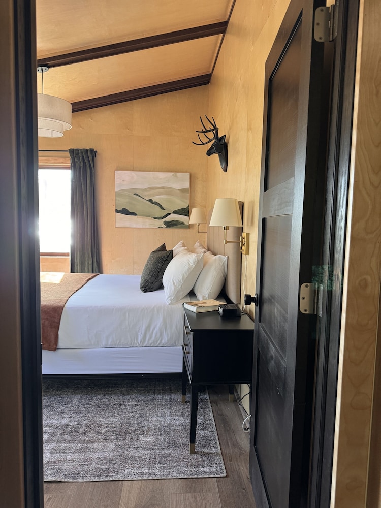 Cascade Lodge
