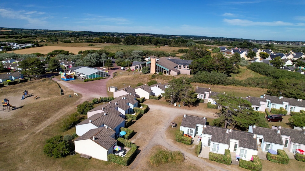 VVF Cotentin Îles anglo-normandes, Port Bail view 4
