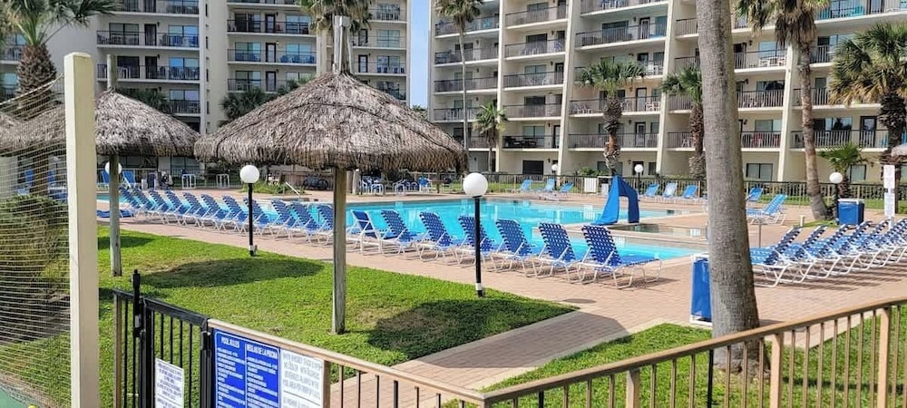 Beachfront Hotspot - New Furnishings - Pool - 1st Floor
