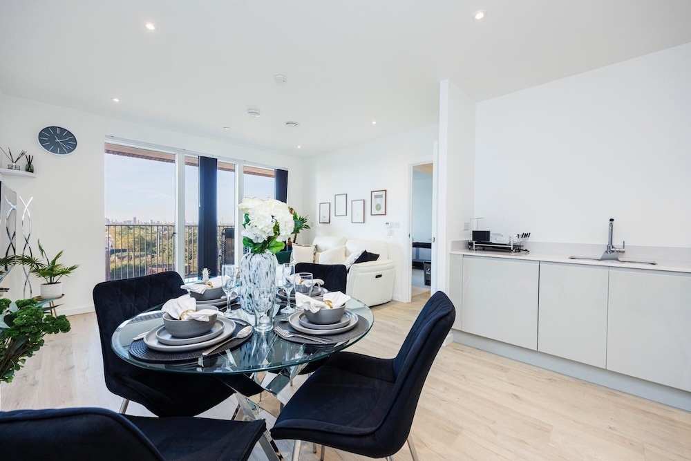 Newly Built 2 Bed Apartment By London City Airport