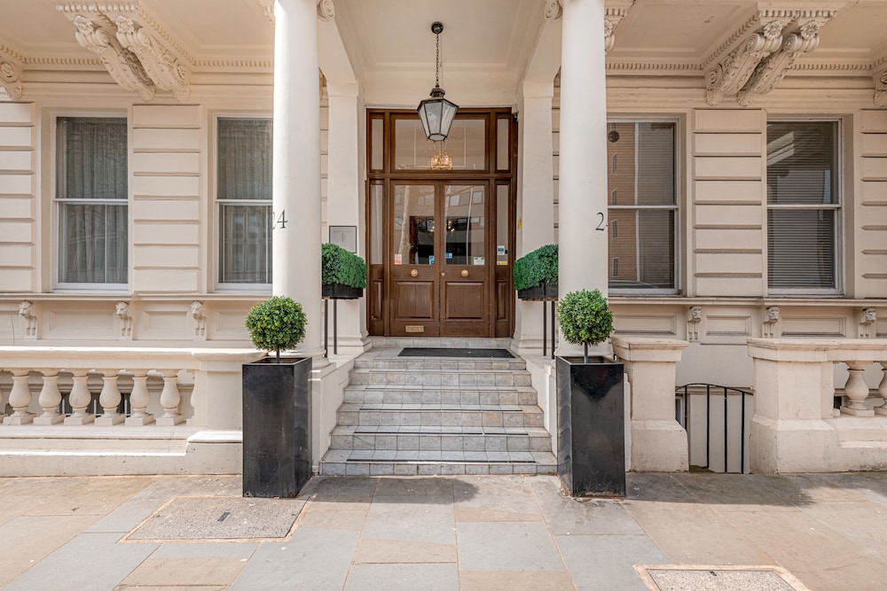 Queensgate Court