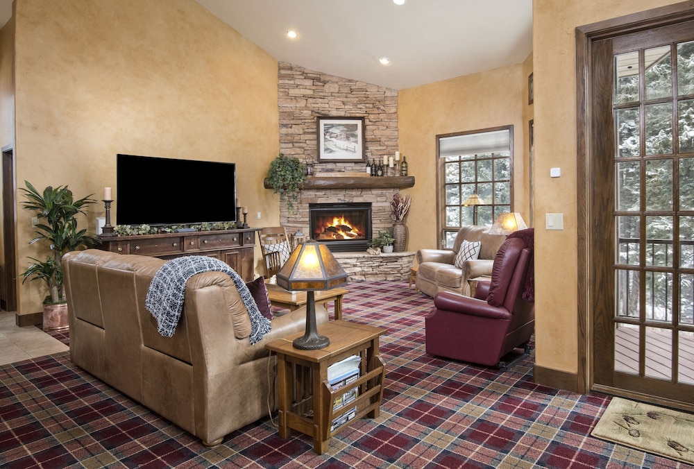 Alpine Creek #6 4 Bedroom Home by RedAwning