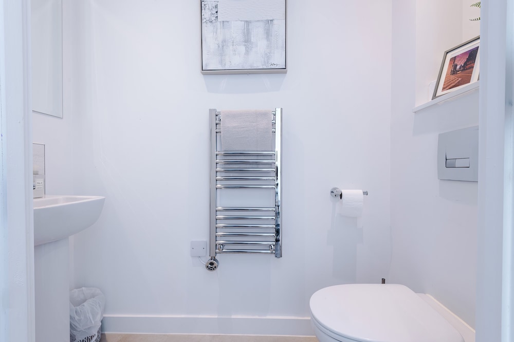 Luxury 2br in Salford, Slps 6, Wifi, Parking & ps5