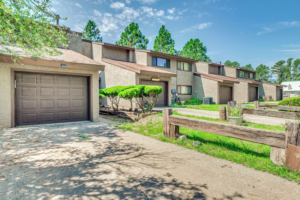 Relaxing Ruidoso Retreat: Walk to Midtown! view 5