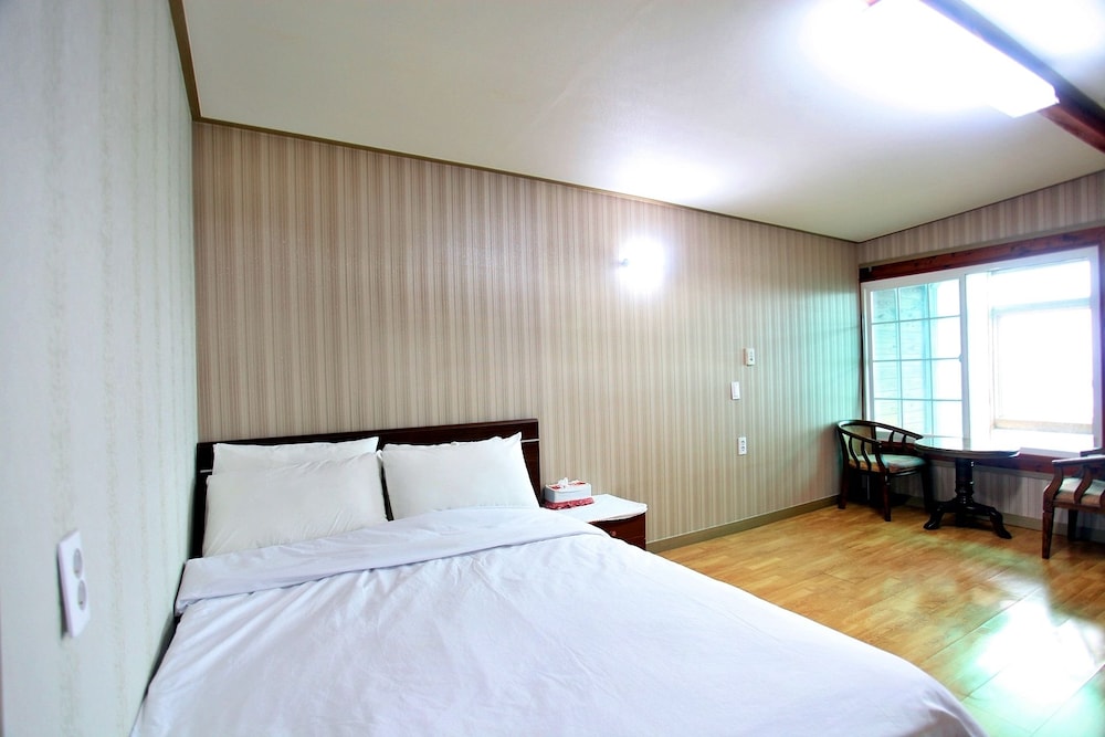 Windmill & Sea Pension