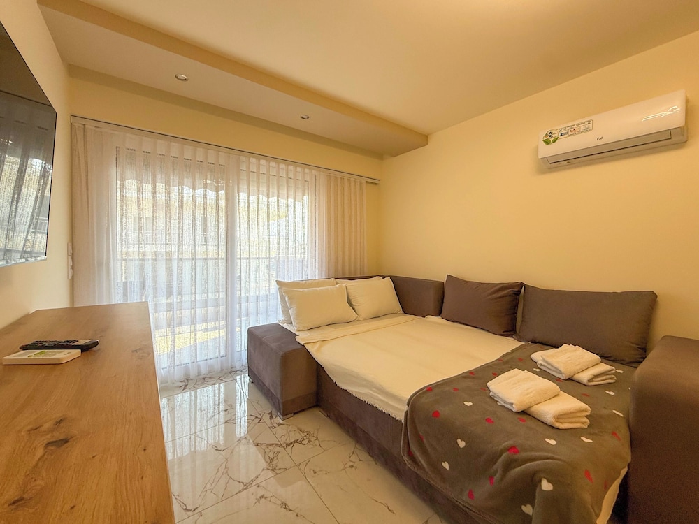 Blue Star Suites by SDR