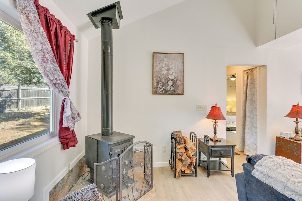 Private Horse Stall: Unplug at Shingletown Home!