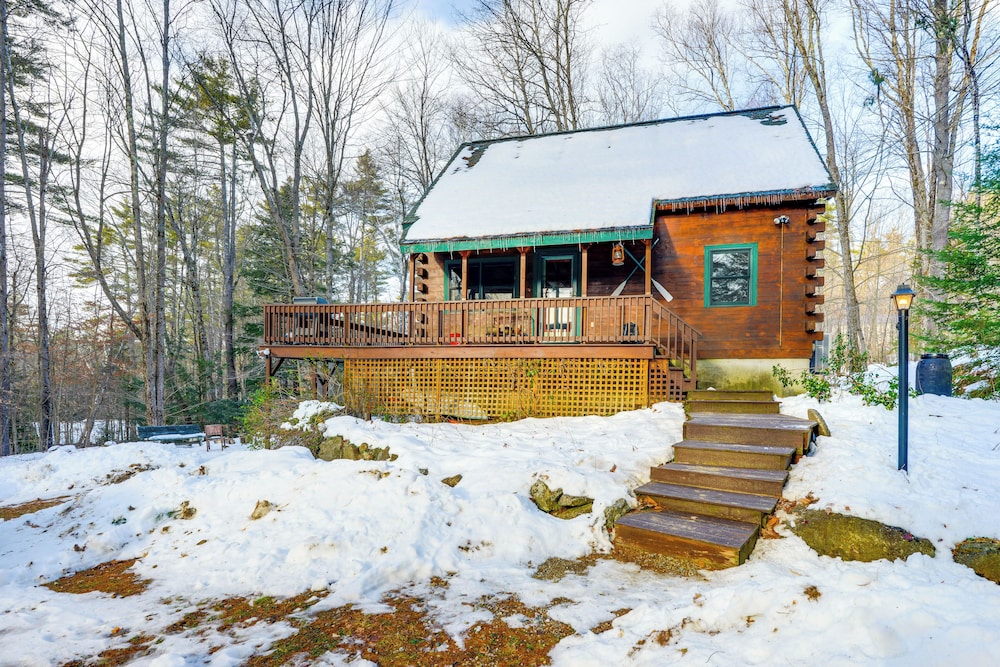 2 Mi to Boat Ramp: Log Cabin in New Hampshire