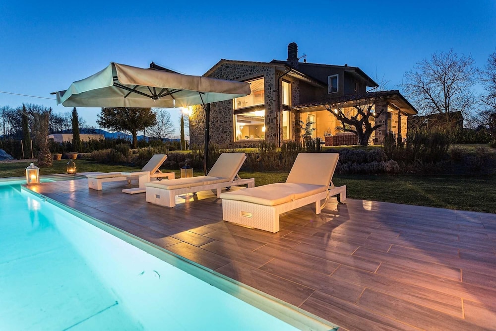 Villa Otto in Orentano view 3