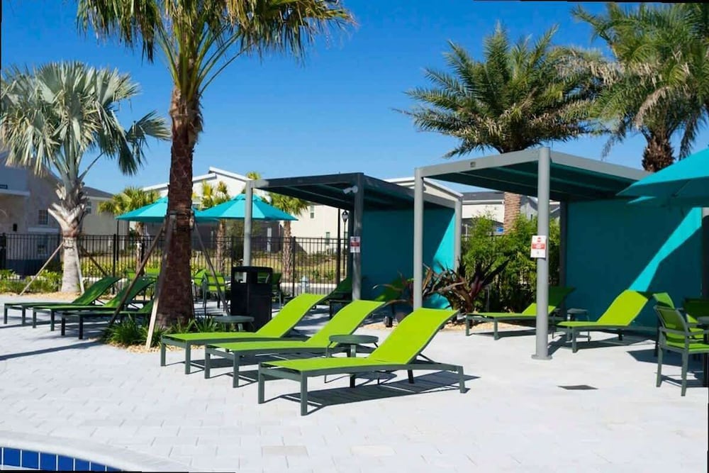 Mins to Disney Walk to Lazy River Resort Pool