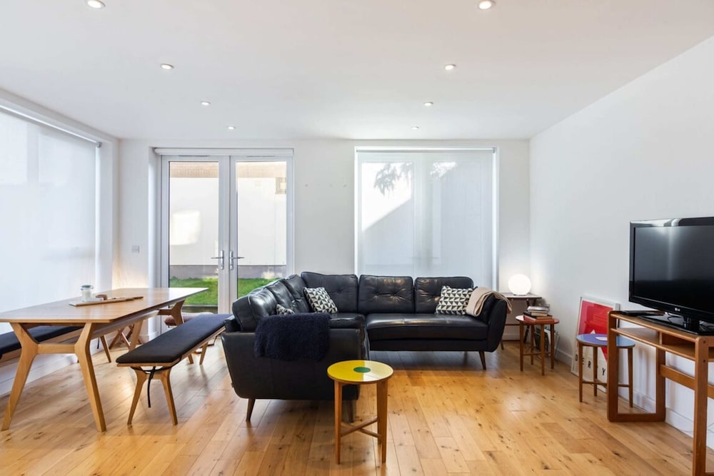 Cosy 2 Bedroom House Near Greenwich