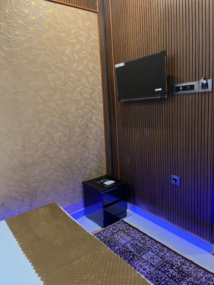 Om Nilay Paying Guest House By GRB