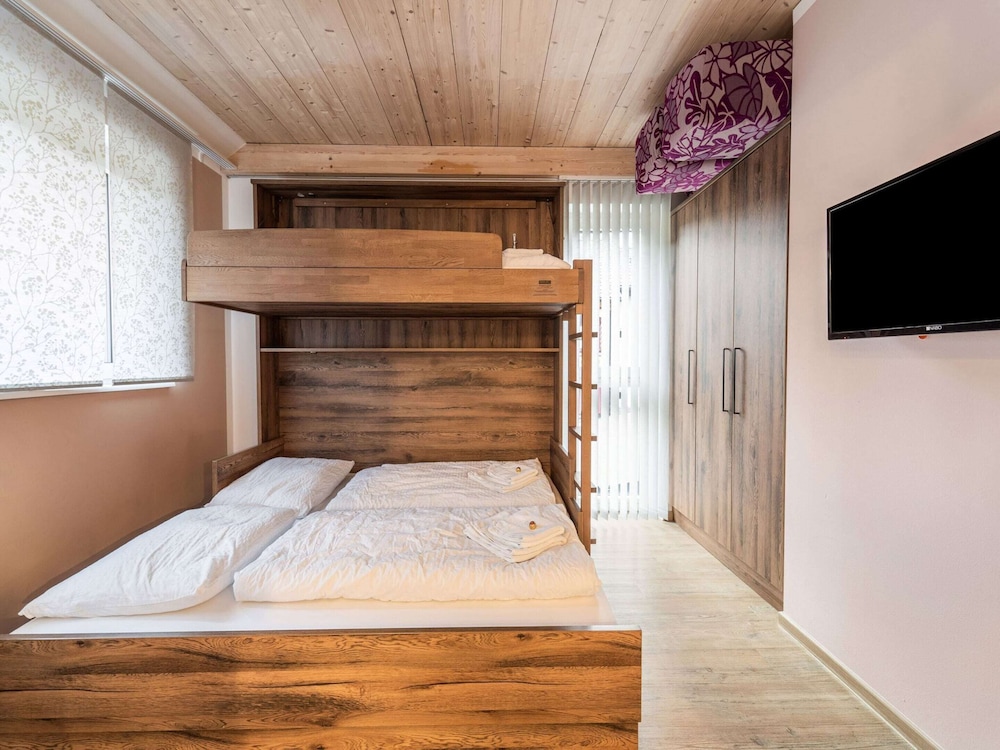 Large Apartment in Sankt Georgen With Balcony